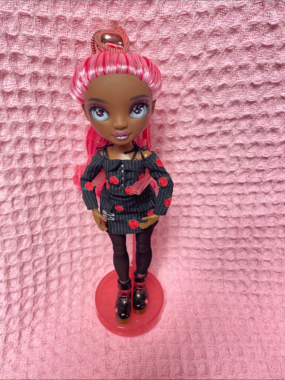 Rainbow High -  Daria Roselyn Doll with Long pink and multi colored hair.